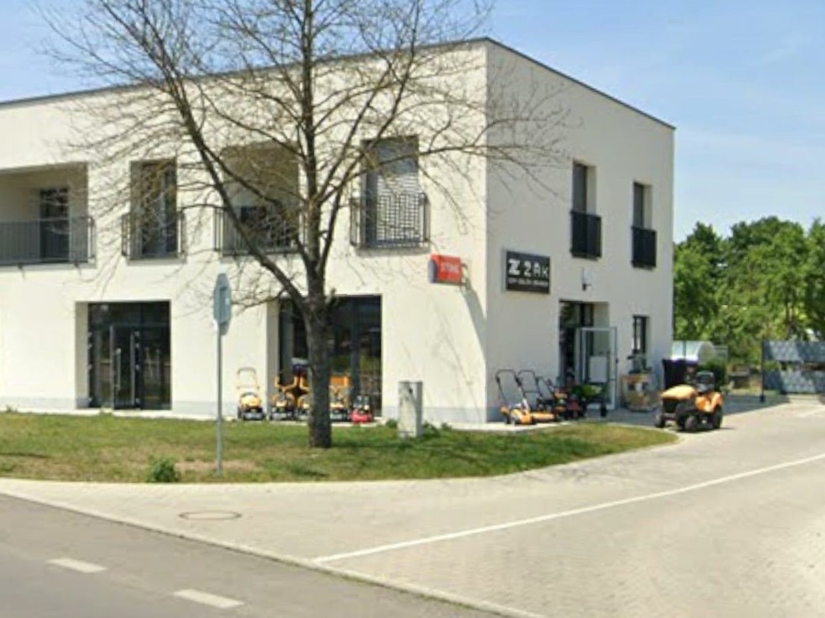 Predajňa Zak Services v Senici, Obchodná ulica